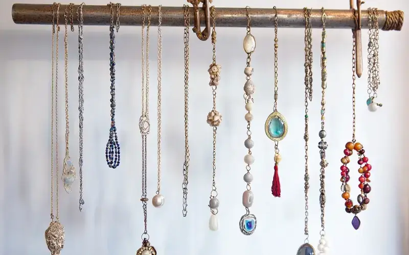 9 Hanging Displays